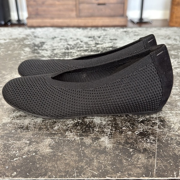 Eileen Fisher Black Suede/Mesh Hidden 1" Heel Ballet Flats Size 6.5 - Picture 2 of 5
